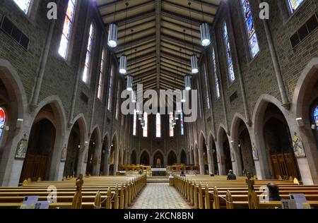 Interno della Basilica della Cattedrale di San Giuseppe a Edmonton. La basilica, situata a ovest del centro di Edmonton, è la cattedrale dell'Arcidiocesi cattolica di Edmonton, una delle più grandi chiese di Edmonton. Giovedì, 23 settembre 2021, a Edmonton, Alberta, Canada. (Foto di Artur Widak/NurPhoto) Foto Stock