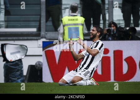 Il centrocampista della Juventus Manuel Locatelli (27) festeggia, dopo aver segnato il suo gol, di farne 3-1 durante la Serie Una partita di calcio n.6 JUVENTUS - SAMPDORIA il 26 settembre 2021 allo Stadio Allianz di Torino, Piemonte, Italia. Risultato finale: Juventus-Sampdoria 3-2. (Foto di Matteo Bottanelli/NurPhoto) Foto Stock