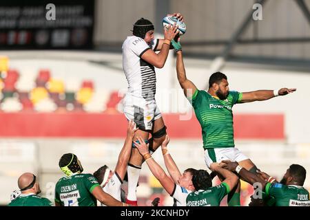 JP Du Preez of sale Sharks vince la palla in fila durante la partita Gallagher Premiership tra London Irish e sale Sharks al Brentford Community Stadium di Brentford domenica 26th settembre 2021. (Foto di Juan Gasperini/MI News/NurPhoto) Foto Stock