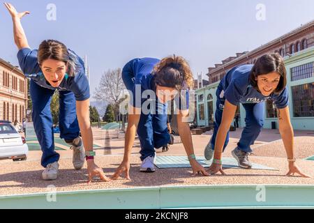 Gli atleti Paralimpici Italiani Martina Caironi, Ambra Sabatini e Monica Graziana Contrafatto, primo, secondo e terzo alle Paralimpiche di Tokyo degli anni '100m, posano per le foto durante la settimana della tecnologia Italiana. Italian Tech Week è un festival di tecnologia e risorse a sostegno della tecnologia del futuro che si è tenuto a Torino il 24 settembre 2021. (Foto di Mauro Ujetto/NurPhoto) Foto Stock