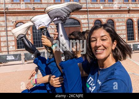 Gli atleti Paralimpici Italiani Martina Caironi, Ambra Sabatini e Monica Graziana Contrafatto, primo, secondo e terzo alle Paralimpiche di Tokyo degli anni '100m, posano per le foto durante la settimana della tecnologia Italiana. Italian Tech Week è un festival di tecnologia e risorse a sostegno della tecnologia del futuro che si è tenuto a Torino il 24 settembre 2021. (Foto di Mauro Ujetto/NurPhoto) Foto Stock