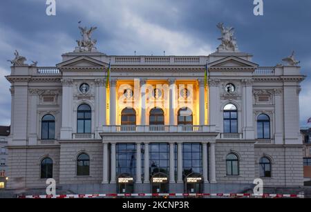 Il Teatro dell'Opera di Zurigo è un teatro dell'opera situato nella città svizzera di Zurigo Foto Stock