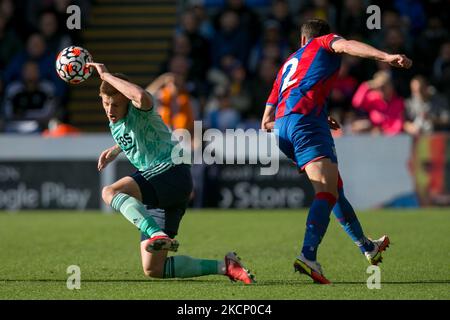 Joel Ward of Crystal Palace e Andrey Yarmolenko di West Ham combattono per la palla durante la partita della Premier League tra Crystal Palace e Leicester City a Selhurst Park, Londra, domenica 3rd ottobre 2021. (Foto di Federico Maranesi/MI News/NurPhoto) Foto Stock