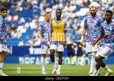 25 Camavigna del Real Madrid 08 toni Kroos del Real Madrid 09 Karim Benzema del Real Madrid formazione durante la Liga Santader partita tra RCD Espanyol e Real Madrid allo stadio RCD il 03 ottobre 2021 a Barcellona. (Foto di Xavier Bonilla/NurPhoto) Foto Stock