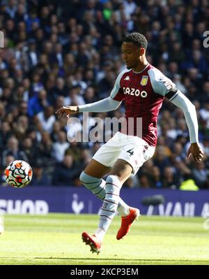 Ezri Konsa di Aston Villa durante la Premier League tra Tottenham Hotspur e Aston Villa allo stadio Tottenham Hotspur , Londra, Inghilterra il 03rd ottobre 2021 (Photo by Action Foto Sport/NurPhoto) Foto Stock