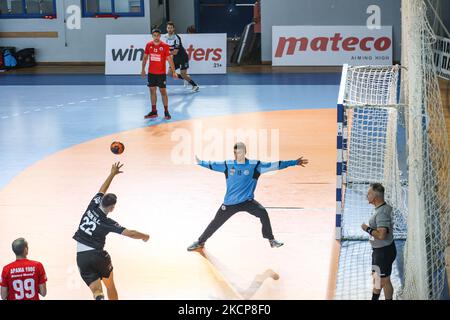 Highlights of the Greek Professional Handball Premier A1 AC PAOK v Bianco Monte Drama 37-19 at Mikra Sports Court in Thessaloniki, Greece on October 2, 2021 (Photo by Nicolas Economou/NurPhoto) Foto Stock