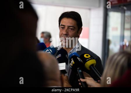 Rui Costa, candidato al Presidente dello Sport Lisboa e Benfica dopo aver votato alle elezioni che hanno parlato con i media, il 9 ottobre 2021, allo Stadio Luz di Lisbona, in Portogallo. Oggi si svolgono le elezioni per il nuovo Presidente dello Sport Lisboa e Benfica. L'ex giocatore Rui Costa è il principale candidato e compete contro Francisco Benitez. (Foto di Nuno Cruz/NurPhoto) Foto Stock