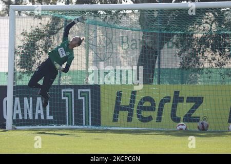 Doris Bacco si scalda prima della partita per Liga BPI tra Sporting CP ed Estoril Praia, all'Academia Cristiano Ronaldo, Alcochete, Portogallo, 10 ottobre, 2021 (Foto di João Rico/NurPhoto) Foto Stock