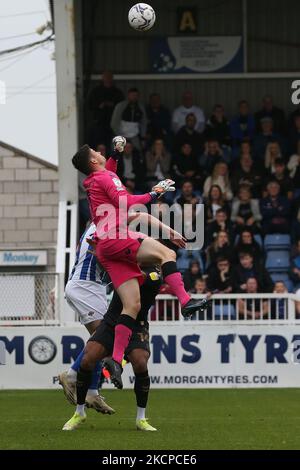 Liam Roberts di Northampton Town ha puntato la palla in chiaro durante la partita della Sky Bet League 2 tra Hartlepool United e Northampton Town a Victoria Park, Hartlepool, sabato 9th ottobre 2021. (Foto di Mark Fletcher/MI News/NurPhoto) Foto Stock