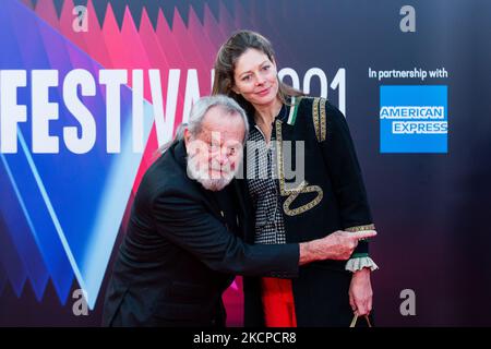 Terry Gilliam e Amy Gilliam partecipano alla Premiere britannica "The French Dispatch" durante il 65th° BFI London Film Festival al Royal Festival Hall di Londra, Gran Bretagna, 10 ottobre 2021. (Foto di Maciek Musialek/NurPhoto) Foto Stock