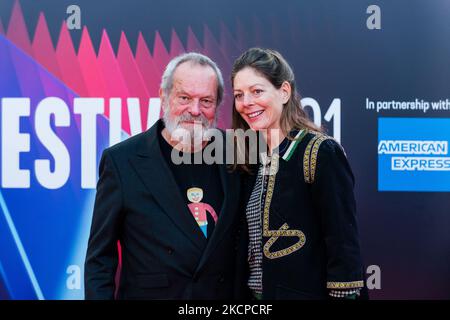 Terry Gilliam e Amy Gilliam partecipano alla Premiere britannica "The French Dispatch" durante il 65th° BFI London Film Festival al Royal Festival Hall di Londra, Gran Bretagna, 10 ottobre 2021. (Foto di Maciek Musialek/NurPhoto) Foto Stock