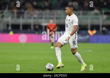 Kylian Mbappe di Francia in azione durante le finali della UEFA Nations League 2021 finale di calcio tra Spagna e Francia allo Stadio Giuseppe Meazza di Milano, Italia il 10 ottobre 2021 (Foto di Fabrizio Carabelli/LiveMedia/NurPhoto) Foto Stock