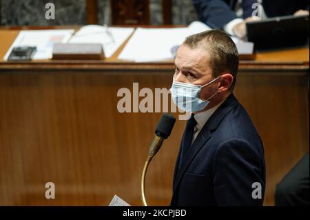 Il Ministro francese dell'azione pubblica e dei conti Olivier Dussopt interviene durante una sessione di domande al governo all'Assemblea nazionale francese - 12 ottobre 2021, Parigi (Foto di Daniel Pier/NurPhoto) Foto Stock