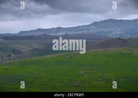 Autunno cattivo tempo sul paesaggio della Sicilia, Italia Foto Stock