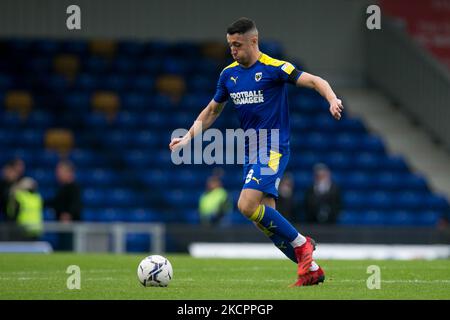 Anthony Hartigan di AFC Wimbledon controlla la palla durante la partita della Sky Bet League 1 tra AFC Wimbledon e Sheffield Mercoledì al Pought Lane Stadium, Londra Sabato 16th ottobre 2021. (Foto di Federico Maranesi/MI News/NurPhoto) Foto Stock