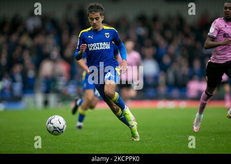 Ayoub Assal di AFC Wimbledon controlla la palla durante la partita della Sky Bet League 1 tra AFC Wimbledon e Sheffield Mercoledì al Pought Lane Stadium, Londra Sabato 16th ottobre 2021. (Foto di Federico Maranesi/MI News/NurPhoto) Foto Stock