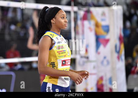 Omoruyi ama Oghosasere di Imoco Volley Conegliano durante la Women's Volley Championship Series Una partita tra acqua &amp; Sapone Volley Roma e Imoco Volley Conegliano a PalaEur, 17 ottobre 2021 a Roma. (Foto di Domenico Cippitelli/LiveMedia/NurPhoto) Foto Stock