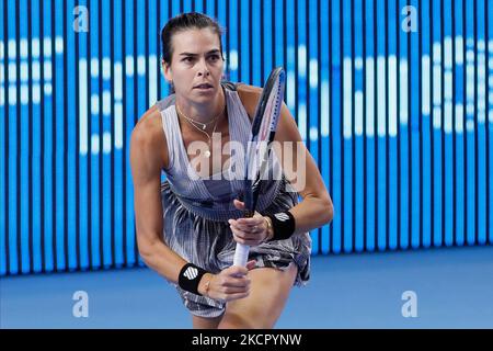 Ajla Tomljanovic d'Australia in azione durante il singolo femminile turno di 32 partita di tennis della WTA 500 VTB Kremlin Cup 2021 Torneo Internazionale di Tennis contro Liudmila Samsonova di Russia al Palazzo della Ginnastica Irina Viner-Usmanova il 18 ottobre 2021 a Mosca, Russia. (Foto di Mike Kireev/NurPhoto) Foto Stock