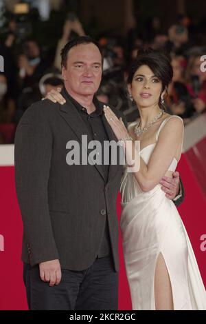 Quentin Tarantino e Daniella Pick assistono al close counter red carpet durante il 16th° Festival del Cinema di Roma 2021, il 19 ottobre 2021 a Roma. (Foto di massimo Valicchia/NurPhoto) Foto Stock