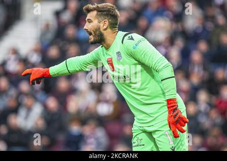 Adam Legzdins di Dundee durante la partita della Premier League scozzese tra Hearts e Dundee al parco Tynecastle il 23 ottobre 2021 a Edimburgo, Scozia. (Foto di Ewan Bootman/NurPhoto) Foto Stock