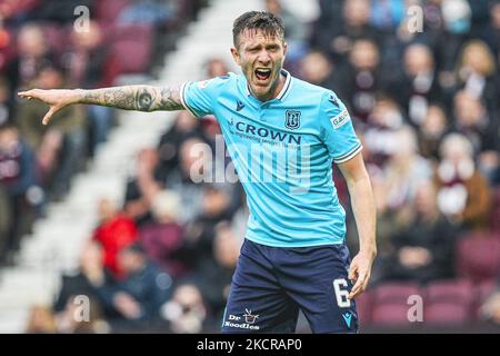 Jordan McGhee di Dundee durante la partita della Premier League scozzese tra Hearts e Dundee al parco Tynecastle il 23 ottobre 2021 a Edimburgo, Scozia. (Foto di Ewan Bootman/NurPhoto) Foto Stock