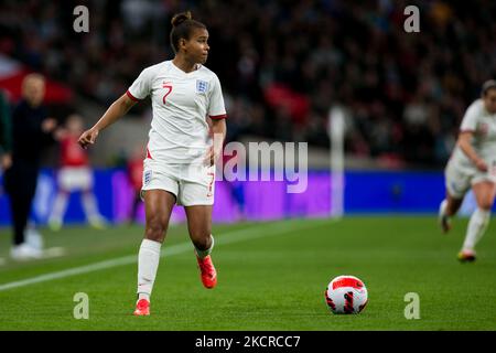 Nikita Parris d'Inghilterra controlla la palla durante la partita di qualificazione del Gruppo D della Coppa del mondo delle Donne FIFA tra le Donne d'Inghilterra e l'Irlanda del Nord al Wembley Stadium, Londra, sabato 23rd ottobre 2021. (Foto di Federico Maranesi/MI News/NurPhoto) Foto Stock