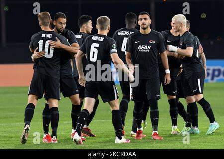 I giocatori della squadra di AZ Alkmaar si incoraggiano durante la partita contro cfr Cluj, UEFA Europa Conference League - Gruppo D, Dr. Constantin Radulescu Stadium, Cluj-Napoca, Romania, 21 ottobre 2021 (Foto di Flaviu Buboi/NurPhoto) Foto Stock