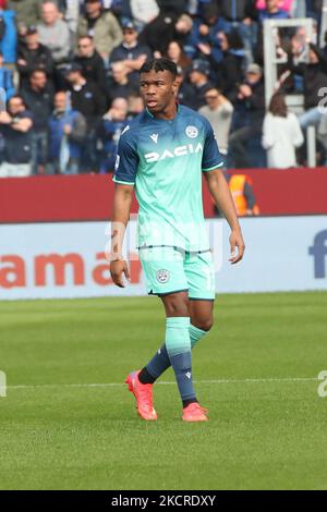 Destiny Udogie di Udinese Calcio in azione durante la Serie Una partita di calcio tra Atalanta BC e Udinese Calcio allo Stadio Gewiss, il 24 ottobre 2021 a Bergamo (Foto di Mairo Cinquetti/NurPhoto) Foto Stock