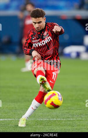 Jordan Larsson di Spartak Moscow spara in gol durante il warm-up in vista della partita della Premier League russa tra il FC Zenit Saint Petersburg e il FC Spartak Moscow il 24 ottobre 2021 alla Gazprom Arena di San Pietroburgo, Russia. (Foto di Mike Kireev/NurPhoto) Foto Stock