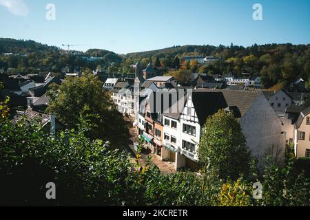 Vista dall'alto di Bad Münstereifel, Germania il 24 ottobre 2021. 100 giorni dalla peggiore inondazione che attanora l'europa occidentale (Photo by Ying Tang/NurPhoto) Foto Stock