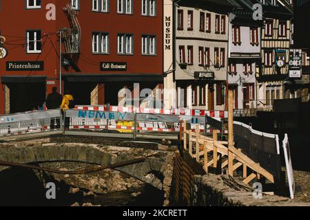 Vista generale della ricostruzione a Bad Münstereifel, Germania il 24 ottobre 2021. 100 giorni dalla peggiore inondazione che attanora l'europa occidentale (Photo by Ying Tang/NurPhoto) Foto Stock