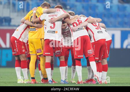 Jordan Larsson (C) di Spartak Moscow e i suoi compagni di squadra davanti alla partita della Premier League russa tra il FC Zenit Saint Petersburg e il FC Spartak Moscow il 24 ottobre 2021 alla Gazprom Arena di San Pietroburgo, Russia. (Foto di Mike Kireev/NurPhoto) Foto Stock