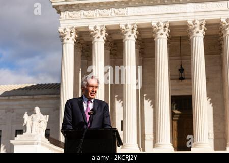 Il senatore ed Markey (D-ma) parla in occasione di un raduno chiedendo che 4 nuovi giudici siano aggiunti alla Corte Suprema per riflettere più accuratamente la volontà degli elettori che hanno eletto una Camera dei rappresentanti Democratica, il Senato e il Presidente. (Foto di Allison Bailey/NurPhoto) Foto Stock