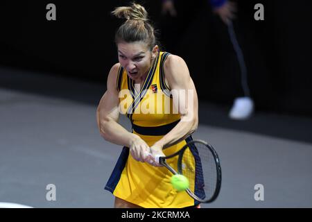 Simona Halep in azione durante il suo gioco contro Gabriela Ruse, parte di - WTA 250 Transilvania Open Tour tenuto in BT Arena, Cluj-Napoca 27 Ottobre 2021 (Foto di Flaviu Buboi/NurPhoto) Foto Stock