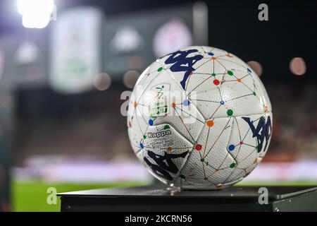 Serie BKT palla ufficiale durante il Campionato Italiano di Calcio League BKT LR Vicenza vs AC Monza il 27 ottobre 2021 allo Stadio Romeo menti di Vicenza (Photo by Alessio Marini/LiveMedia/NurPhoto) Foto Stock