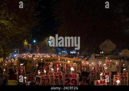 In occasione dell'anniversario della Repubblica, migliaia di persone si sono riunite a Istanbul, in Turchia, il 29,2021 ottobre. Festa della Repubblica una commemorazione della proclamazione della Repubblica di Turchia, che è stata dichiarata ufficialmente per la prima volta nel 1923 dal fondatore e primo presidente Mustafa Kemal Ataturk. (Foto di Resul Kaboglu/NurPhoto) Foto Stock