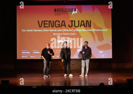 [Da sinistra a destra] Javier Cámara [L], Diego San José [M] e Victor García León [R] in occasione della prima serie 'Venga Juan' (terza stagione di 'Vota Juan e 'Vamos Juan') prodotta da HBO Max e con Javier Cámara (Juan Carrasco nella serie). (Foto di Álvaro Laguna/NurPhoto) Foto Stock