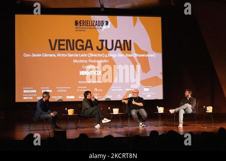 [Da sinistra a destra] Pedro Vallín [L], Diego San José [ML], Javier Cámara [MR] e Victor García León [R] in prima assoluta della serie 'Venga Juan' (terza stagione di 'Vota Juan e 'Vamos Juan') prodotta da HBO Max e con protagonista Javier Cámara (Juan Carrasco nella serie). (Foto di Álvaro Laguna/NurPhoto) Foto Stock