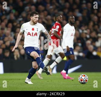 Tottenham Hotspur's Pierre-Emile Hojbjerg durante la Premier League tra Tottenham Hotspur e Manchester United allo stadio Tottenham Hotspur , Londra, Inghilterra il 30th ottobre 2021 (Photo by Action Foto Sport/NurPhoto) Foto Stock