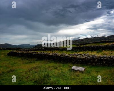 Hardknott Roman Fort, resti del forte romano Mediobogdum, sul lato occidentale del Passo Hardknott nel Distretto dei Laghi Inglese, Cumbria UK Foto Stock