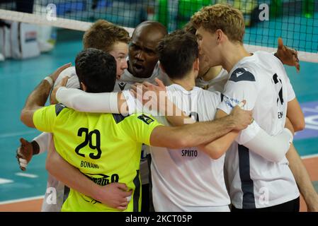 Esultazione del Volley di Verona durante il Volley Campionato Italiano Serie A Men Superleague Championship NBV Verona vs Volley Cisterna il 31 ottobre 2021 al Forum AGSM di Verona (Foto di Roberto Tommasini/LiveMedia/NurPhoto) Foto Stock