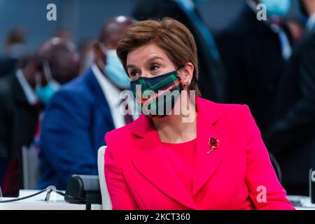 Il primo ministro scozzese Nicola Sturgeon partecipa all'apertura della Conferenza ONU sui cambiamenti climatici COP26 a Glasgow, Regno Unito, 1 novembre 2021. Il COP26, che si terrà da ottobre 31 a novembre 12 a Glasgow sarà la più grande conferenza sul clima dal vertice di Parigi del 2015 ed è considerato cruciale per fissare obiettivi di emissione a livello mondiale per rallentare il riscaldamento globale, nonché per consolidare altri impegni chiave. (Foto di Maciek Musialek/NurPhoto) Foto Stock