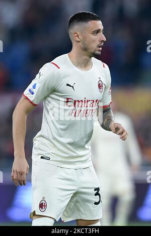 Rade Krunic dell'AC Milan guarda durante la Serie Un match tra AS Roma e AC Milan Calcio allo Stadio Olimpico di Roma, Italia, il 31 ottobre 2021. (Foto di Giuseppe Maffia/NurPhoto) Foto Stock