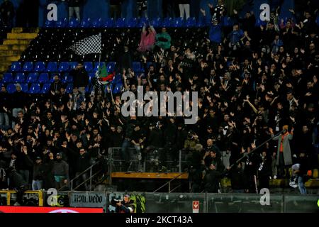 Tifosi di Ascoliw durante il Campionato Italiano di Calcio League BKT AC Pisa vs Ascoli Calcio il 01 novembre 2021 all'Arena Garibaldi di Pisa (Foto di Gabriele Masotti/LiveMedia/NurPhoto) Foto Stock
