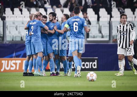 I giocatori di Zenit festeggiano durante la partita di calcio n.4 JUVENTUS - ZENIT il 02 novembre 2021 allo stadio Allianz di Torino, Piemonte, Italia. (Foto di Matteo Bottanelli/NurPhoto) Foto Stock