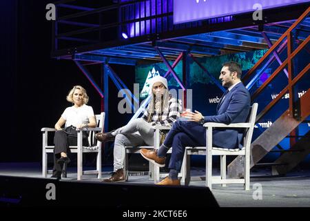 Direttore dell'influencer di Condé Nast Anna Anderson, CEO di NYCE Philip Michael, George Slefo parla durante la terza giornata del Web Summit 2021 a Lisbona, Portogallo, il 3 novembre 2021. (Foto di Rita Franca/NurPhoto) Foto Stock