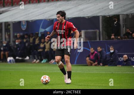 Sandro tonali della AC Milan Champions League gruppo B match tra AC Milan e Porto FC allo stadio San Siro, il 03 novembre 2021 a Milano (Foto di Mairo Cinquetti/NurPhoto) Foto Stock