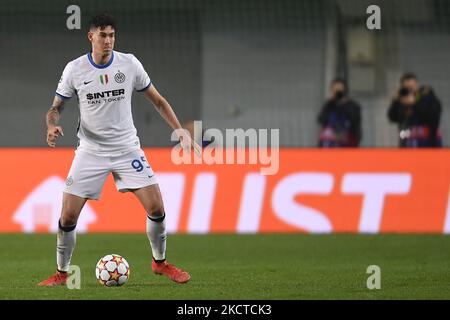 Alessandro Bastoni in azione durante la partita di calcio del gruppo D della UEFA Champions League tra Sheriff e Inter Milan allo Stadio Sheriff di Tiraspol il 3 novembre 2021. (Foto di Alex Nicodim/NurPhoto) Foto Stock