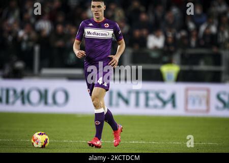 Il difensore Fiorentina Nikola Milenkovic (4) in azione durante la Serie A partita di calcio n.12 JUVENTUS - FIORENTINA il 06 novembre 2021 allo Stadio Allianz di Torino, Piemonte, Italia. (Foto di Matteo Bottanelli/NurPhoto) Foto Stock