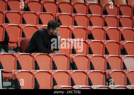 DIRIGITI VERSO L'ATLETICO DE MADRID DIEGO PABLO SIMEONE dopo la partita della Liga tra Valencia CF e Atletico de Madrid allo stadio Mestalla il 3 novembre 2021. (Foto di Jose Miguel Fernandez/NurPhoto) Foto Stock